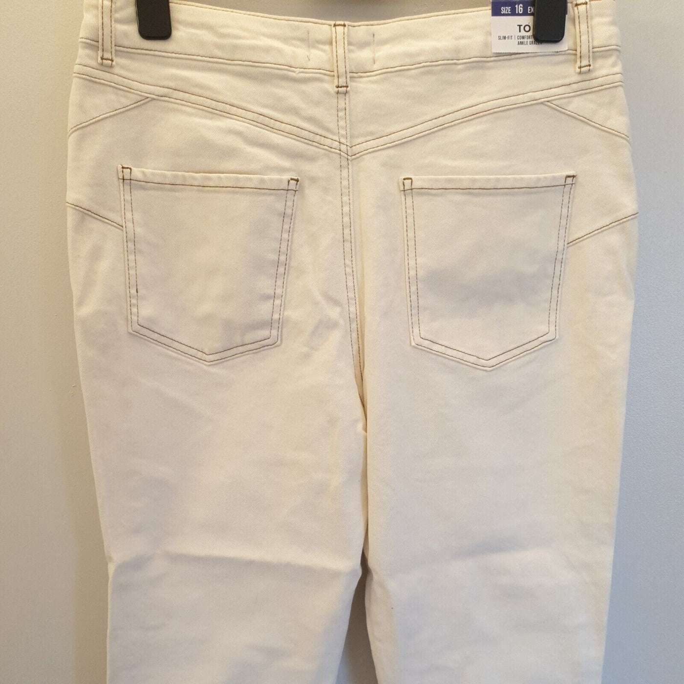 New Look Off White Waist Enhance Toro Mom Jeans Size 16 Extra Short****Ref V361