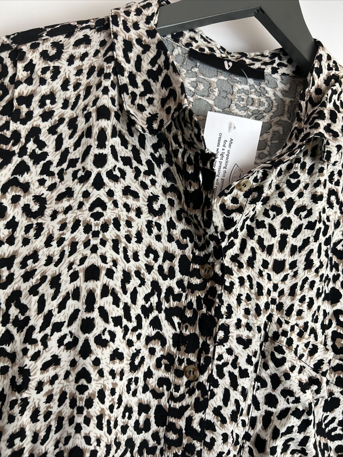 Womens Leopard Print Shirt. UK 12 **** Ref V353