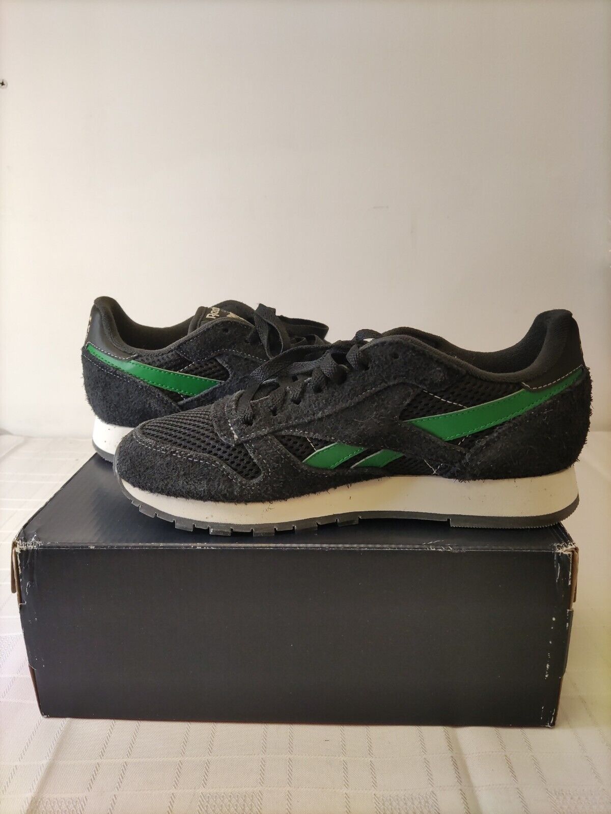 Reebok CL Leather Black/Red-Green GY0707 Men's UK 6 . ****Ref VS1