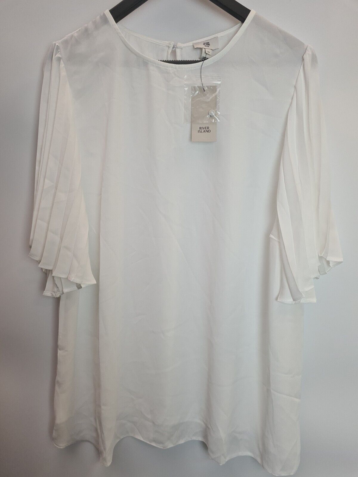 River Island Plus White Plisse Sleeve T-Shirt Size 22 **** V390