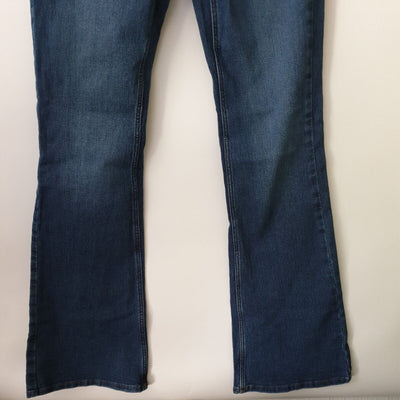 Pieces Flared Fit High Waist Jeans. Size Large ****Ref V341