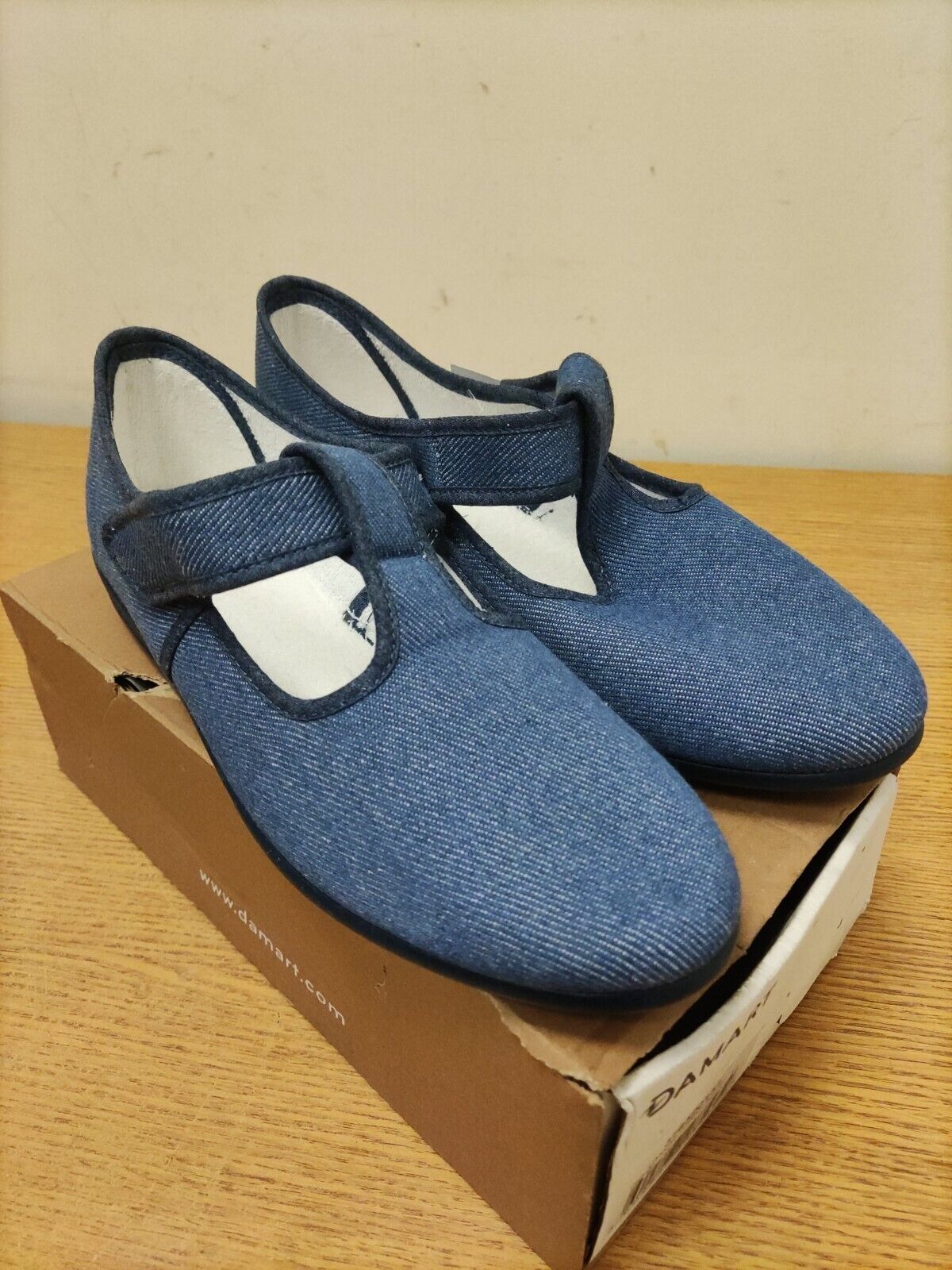 Canvas Strap Shoe. Denim Blue. UK Size 7. Ref Shoes