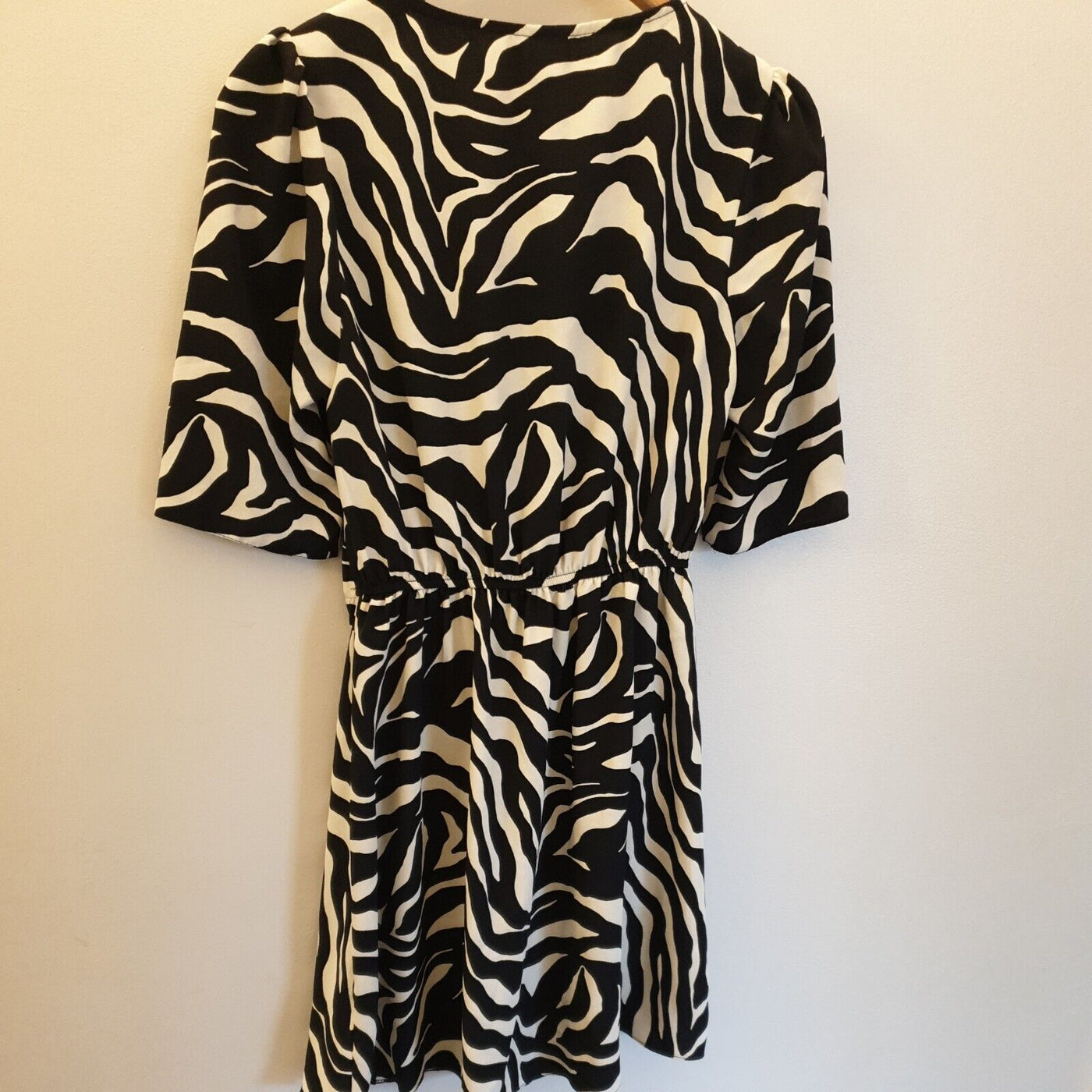 River Island Black Zebra Short Puff Sleeve Black Dress Uk10****Ref V361