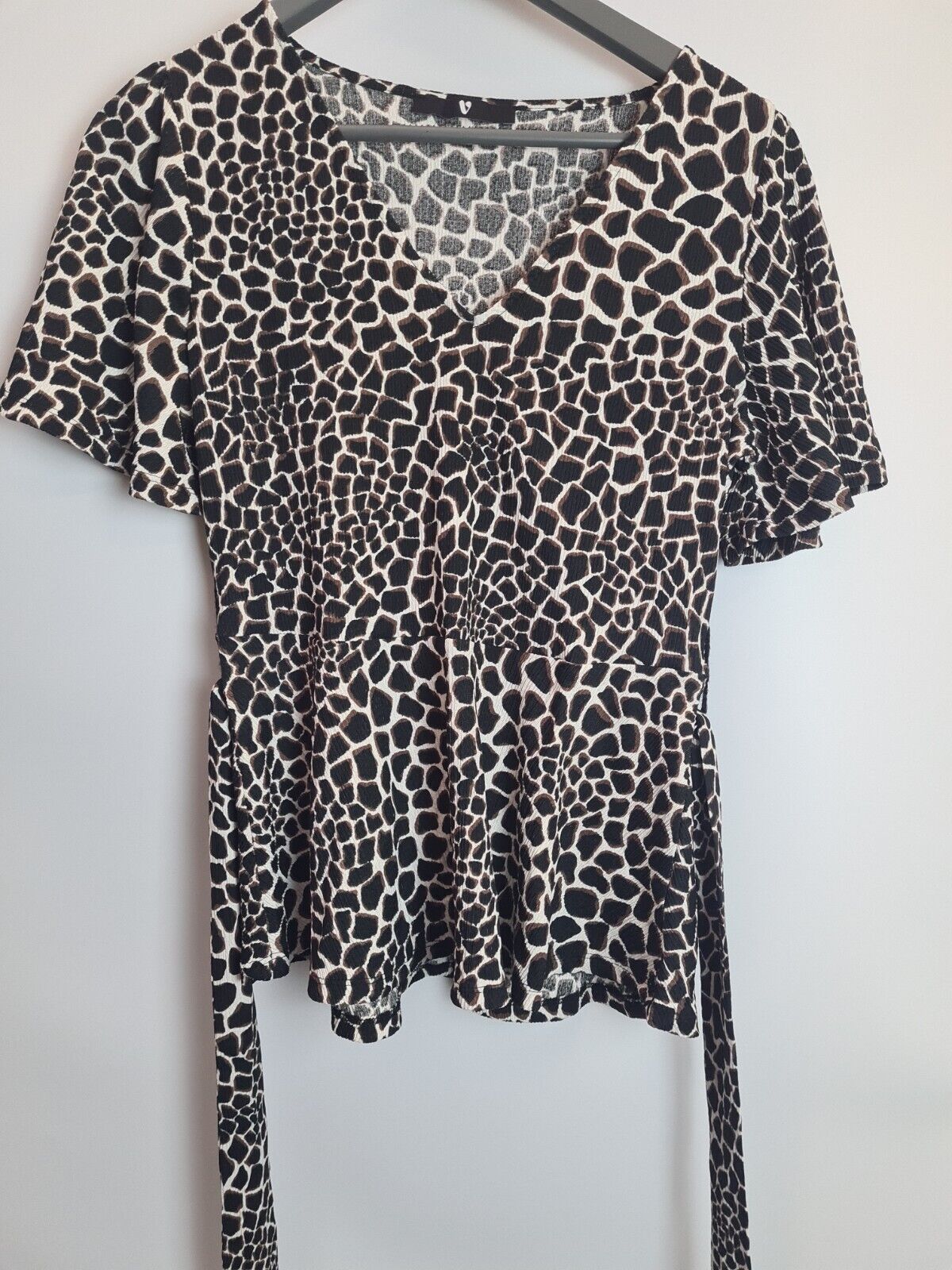 Womens Animal Print Tie Waist Top. Size 12 **** V385