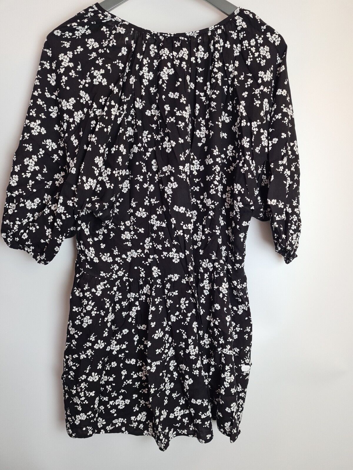Black Floral Print Tiered Longline Shirt - Mono Print Size 10  **** V298