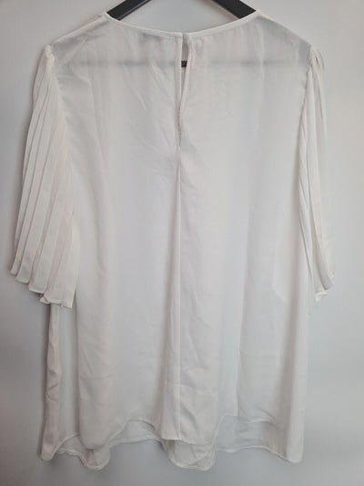 River Island Plus White Plisse Sleeve T-Shirt Size 18 **** V249