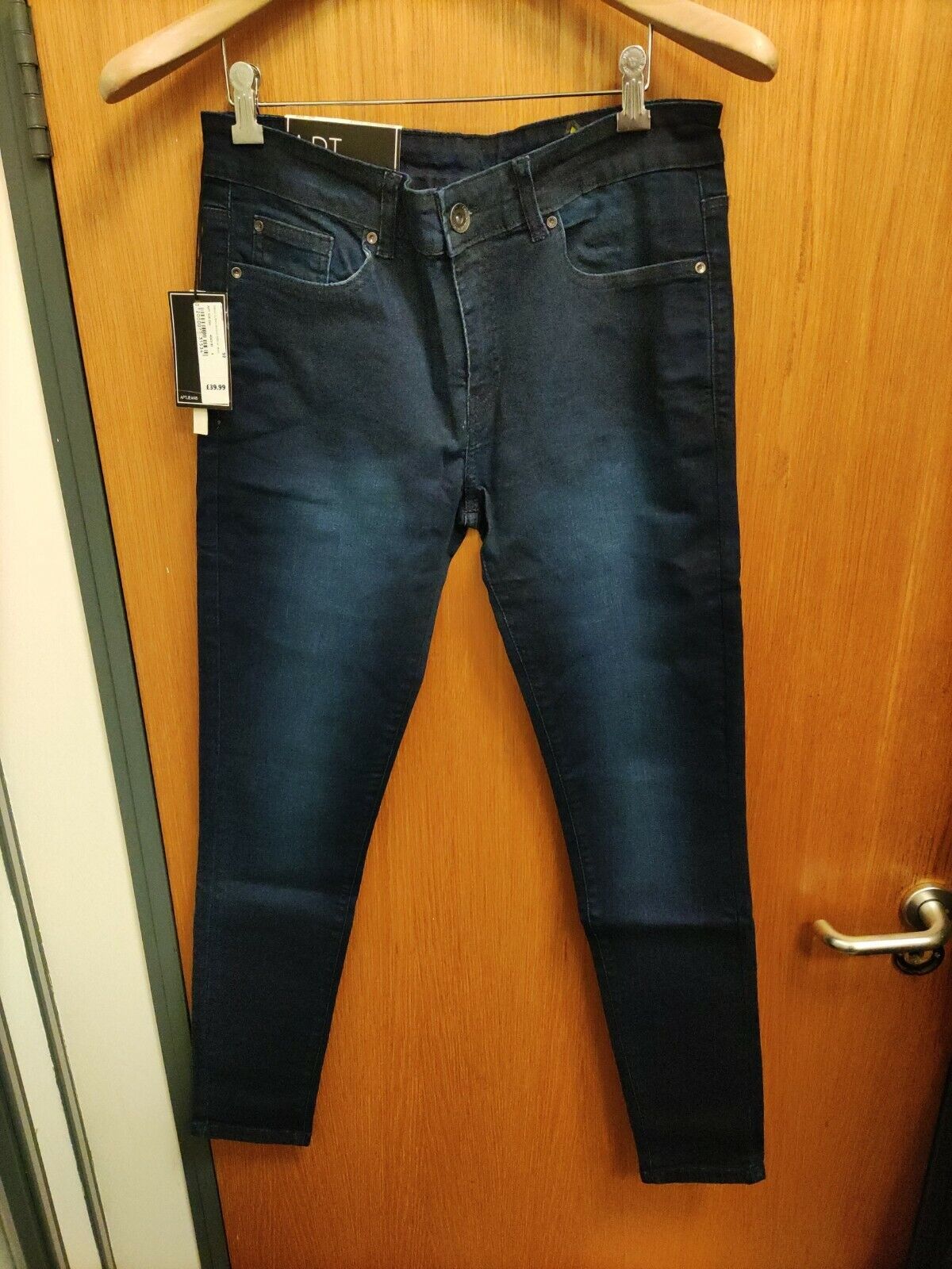 APT Jeans. Men's Size 32R. Blue. Super Stretch Skinny. Ref Hv17