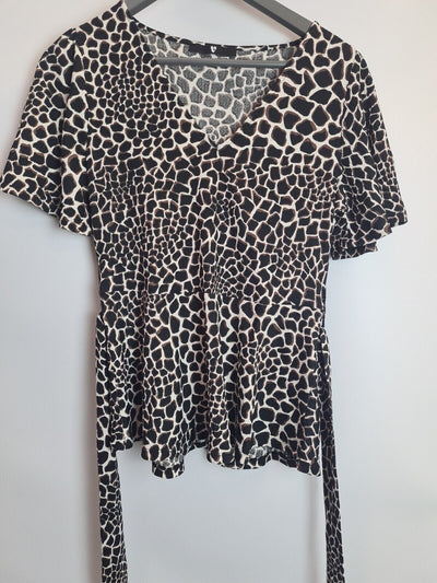 Womens Animal Print Tie Waist Top. Size 12 **** V390