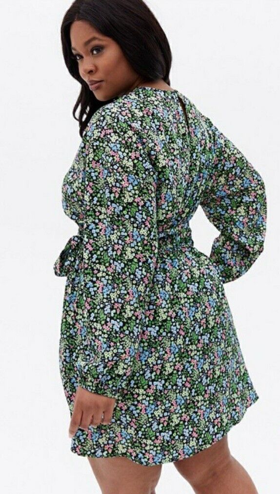 New Look  Curves Black Floral Crinkle Long Sleeve Mini Dress Uk18****Ref V417