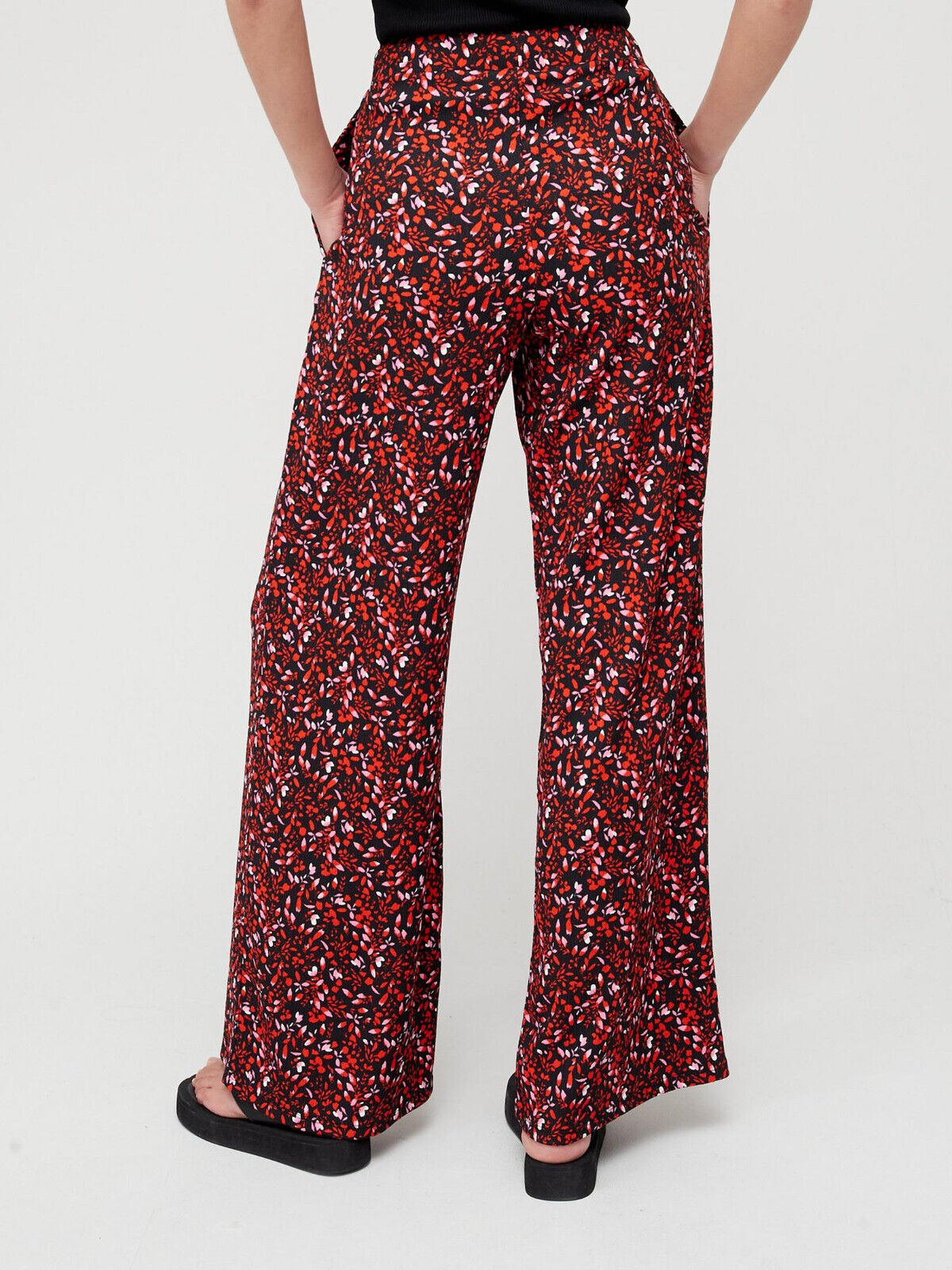 Wide Leg Trouser - Red Floral Print. (ULTGV) UK 16. **** SW14