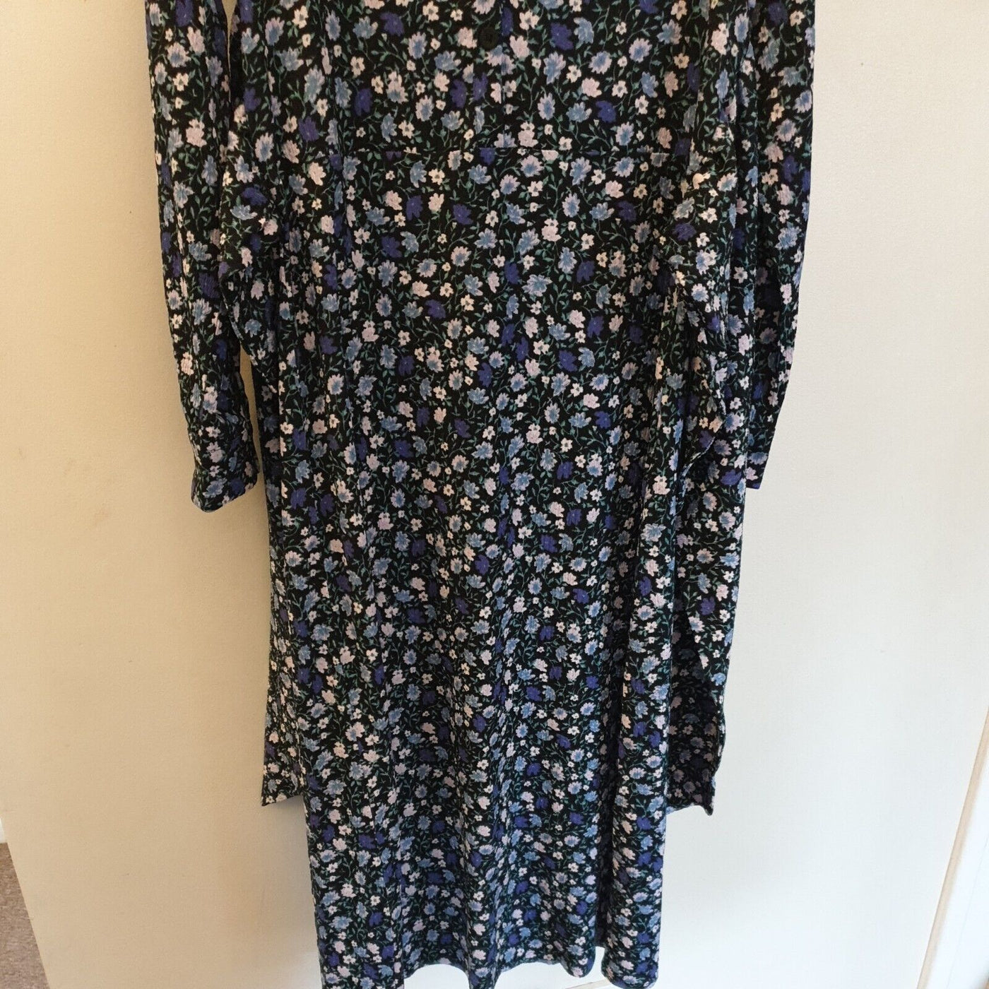 River Island Floral Dress Size 12 long-sleeve****Ref V139