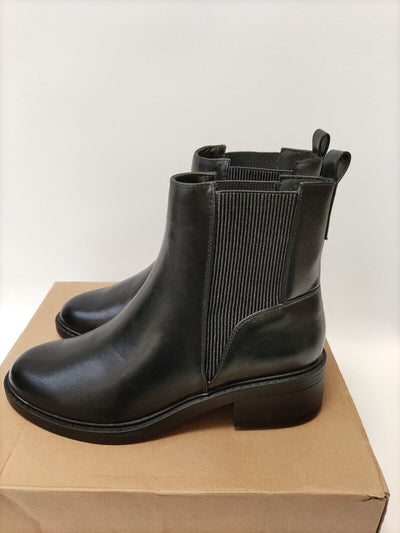 Flat Chelsea Boot - Black. UK 6. VS3