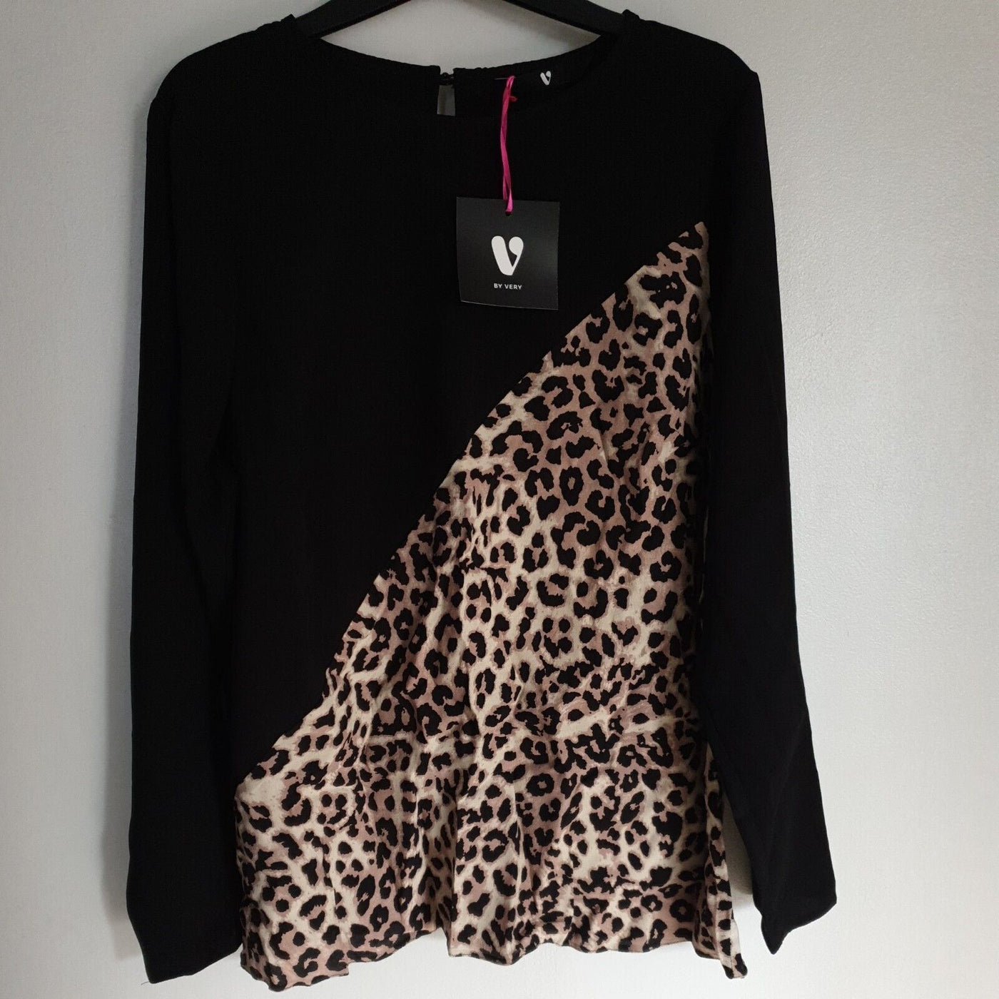 Womens Black/Animal Printed Top UK 8 ****Ref V468