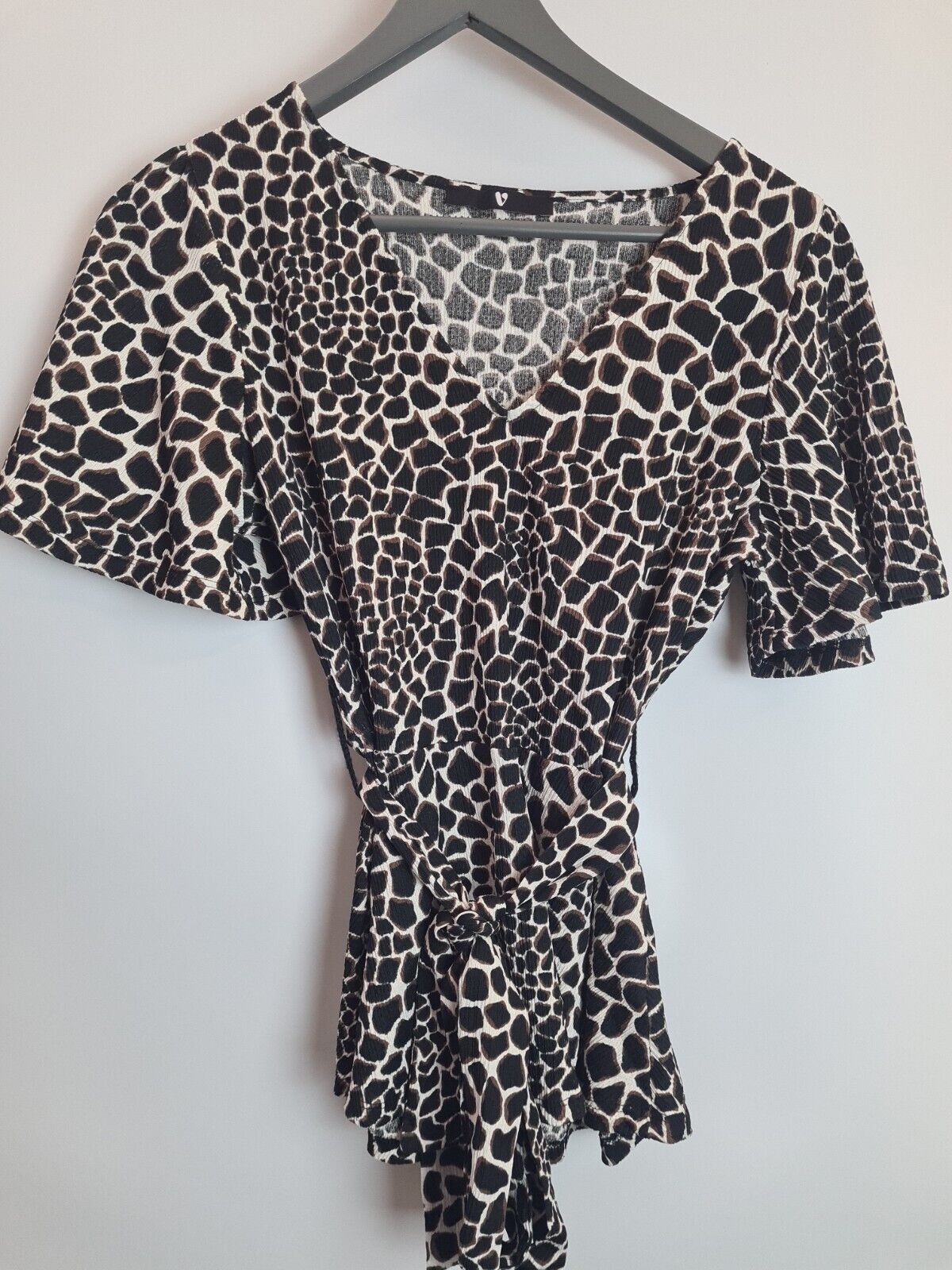 Womens Animal Print Tie Waist Top. Size 12 **** V385