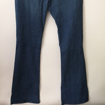 Pieces Flared Fit High Waist Jeans. Size Large ****Ref V476