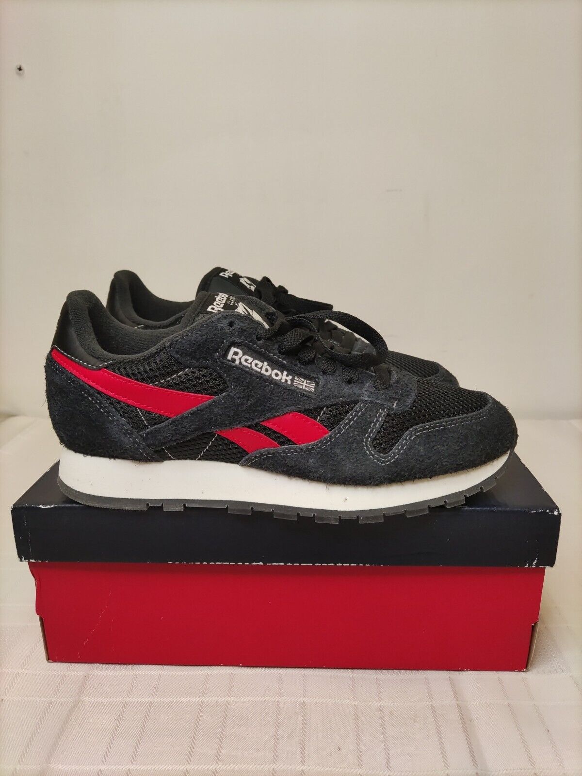 Reebok CL Leather Black/Red-Green GY0707 Men's UK 6 . ****Ref VS1