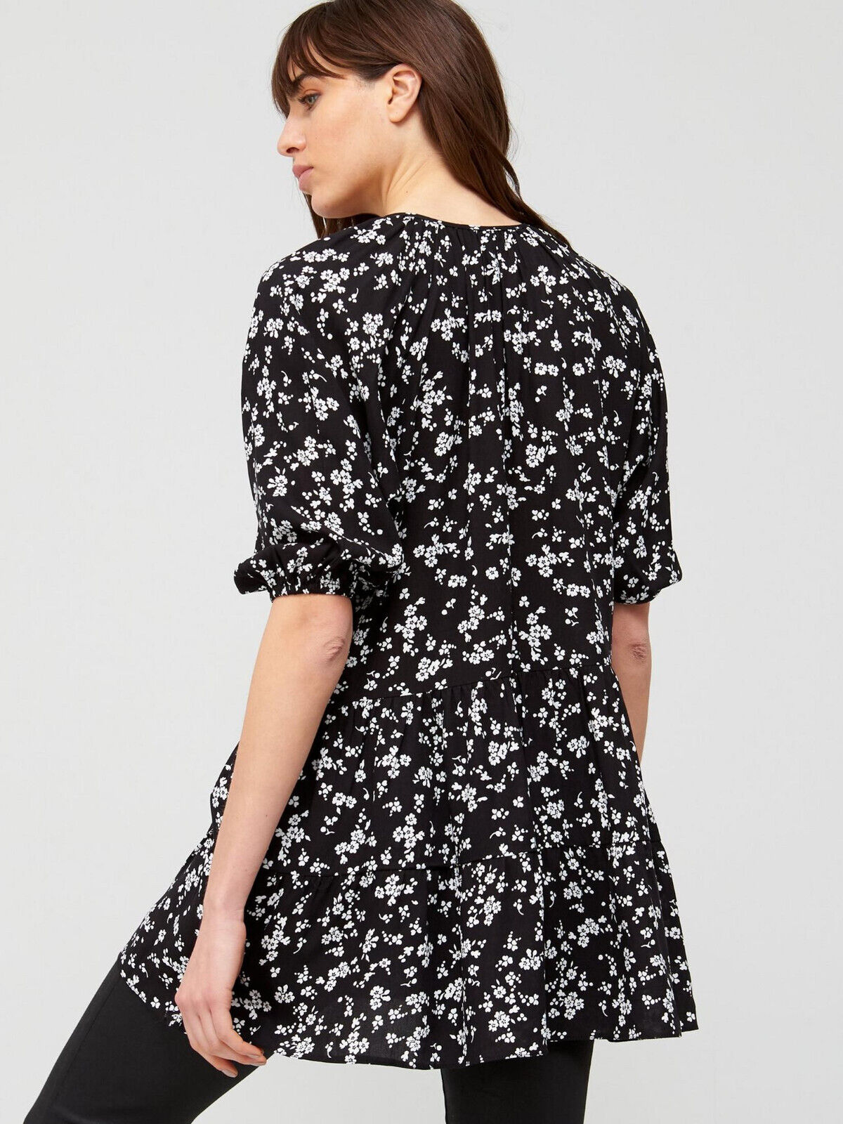 Tiered Printed Longline Shirt - Floral Print Black. UK 14. ****V373