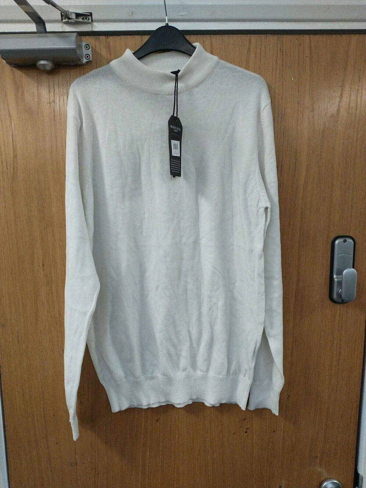 Brave Soul Turtle Neck Jumper. Large. Off White. Ref Mw8