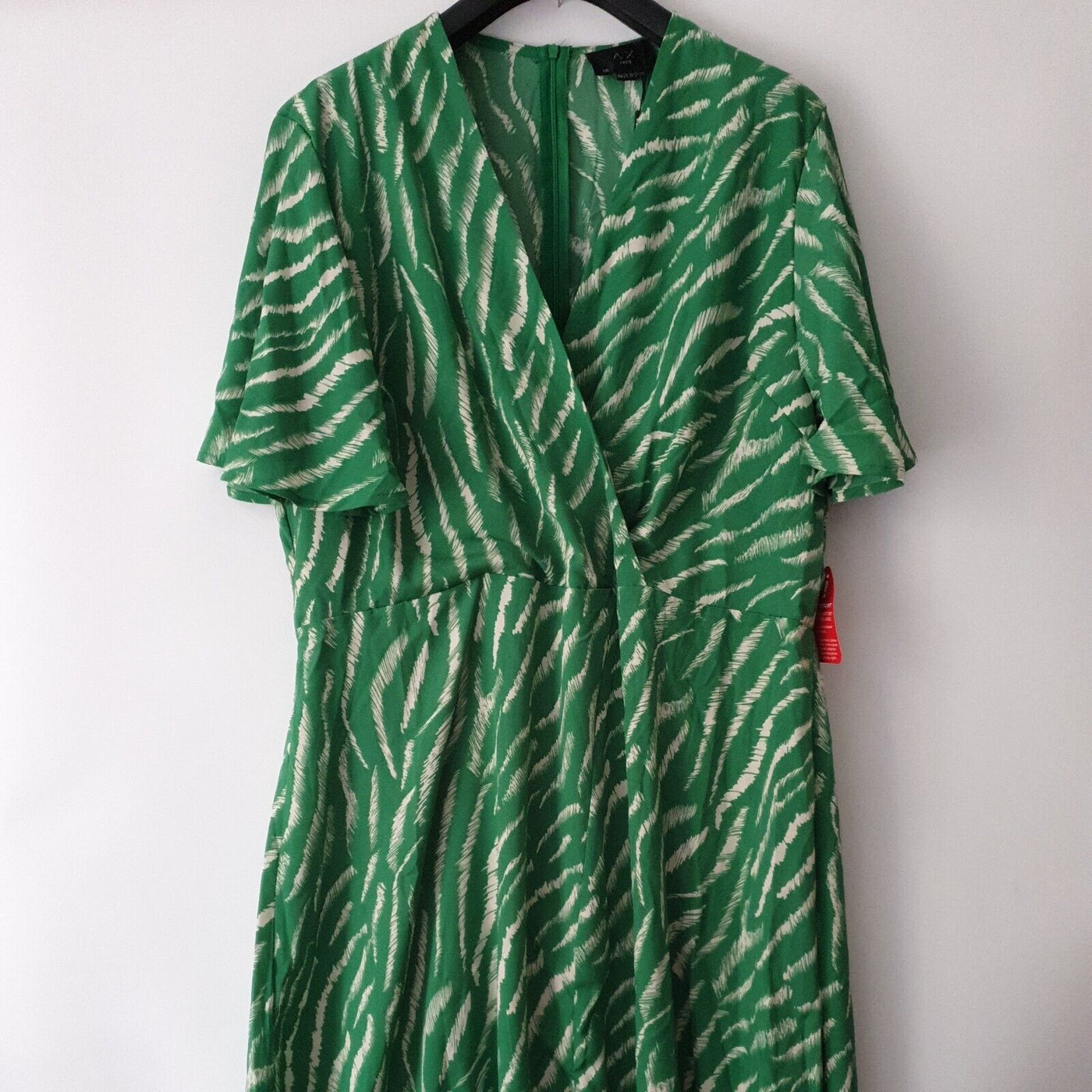 AX Paris Curve Apple Green Printed Wrap Midi Dress Size 26****Ref V326