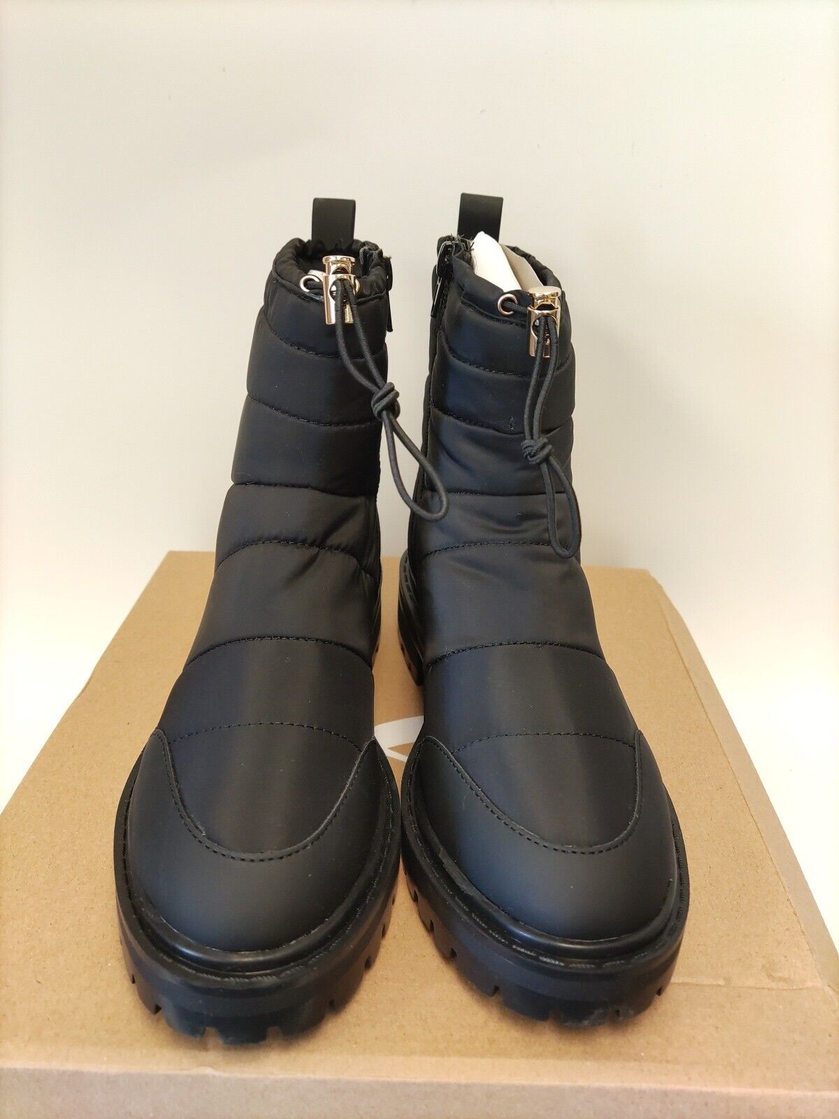 Womens Padded Snow Boots. Black. UK 4. (RYLNW) ****VS3