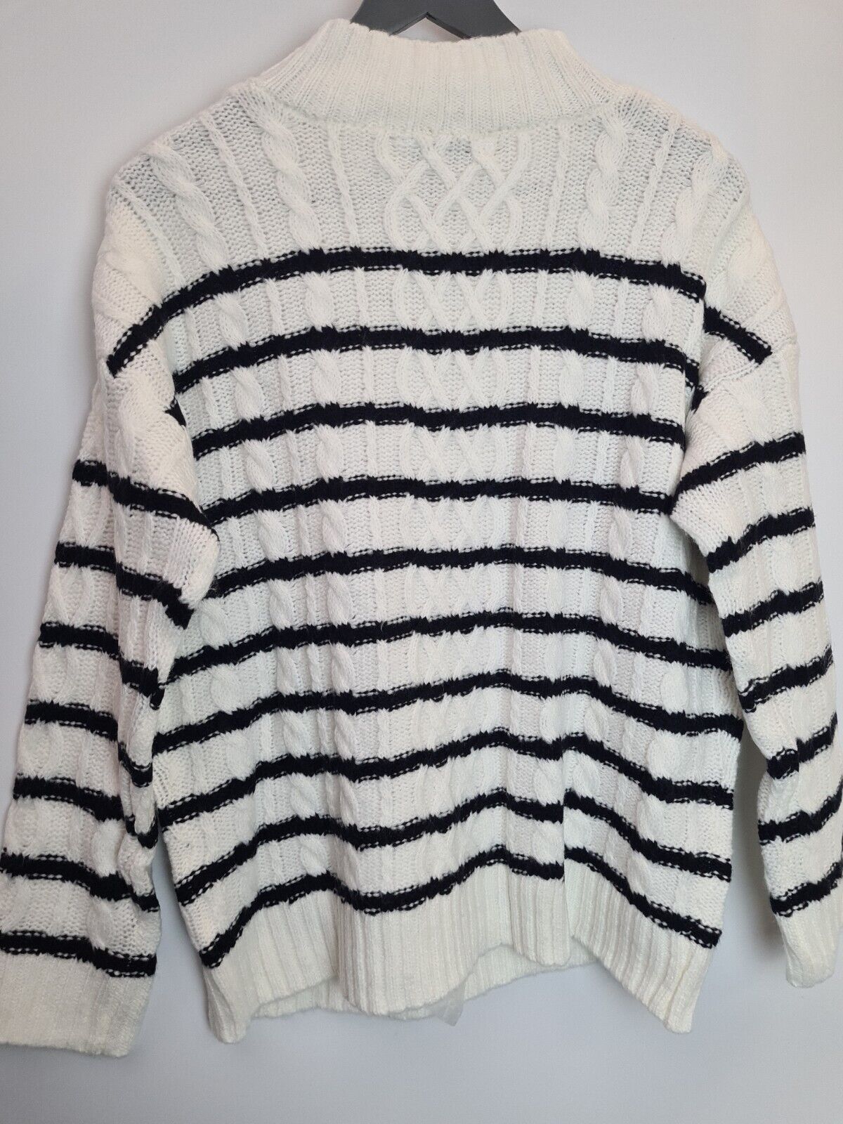 Michelle Keegan White/Black Stripe Zip Up Jumper Size Medium  **** V507