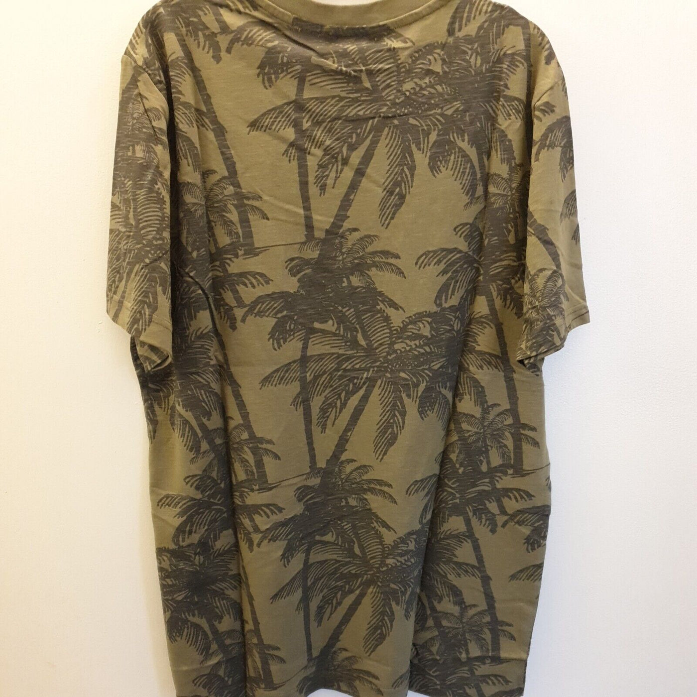 Mens Palm Tree Print Tshirt Khaki Size Small ****Ref V483