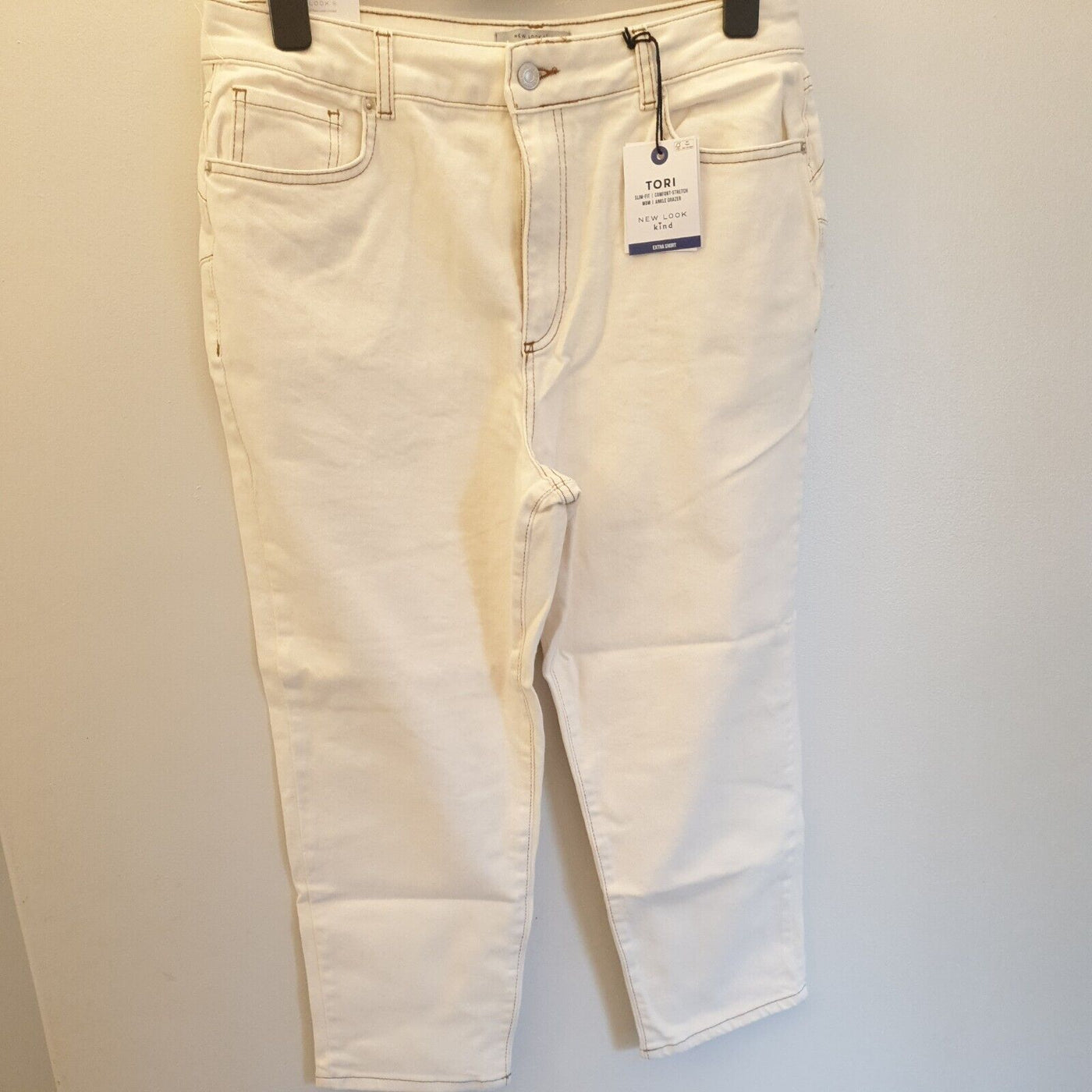 New Look Off White Waist Enhance Toro Mom Jeans Size 16 Extra Short****Ref V361