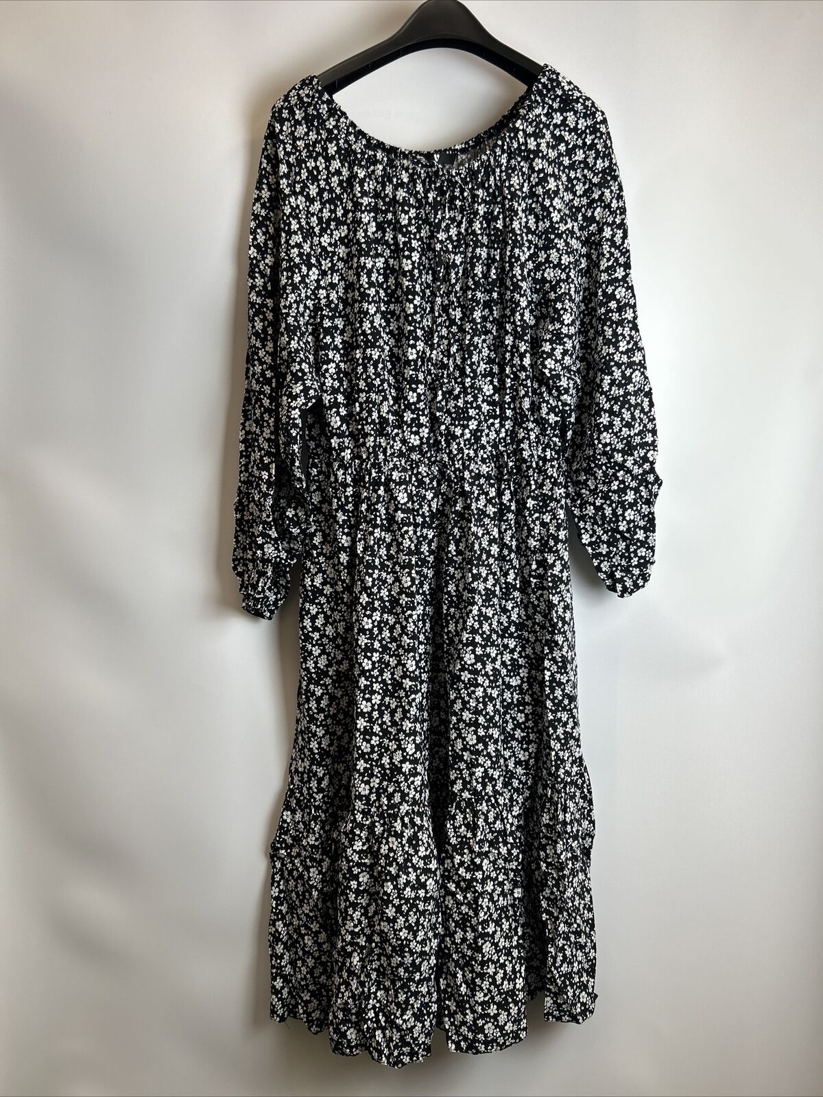 Womens Floral Dress - Black. UK 14 **** Ref V511