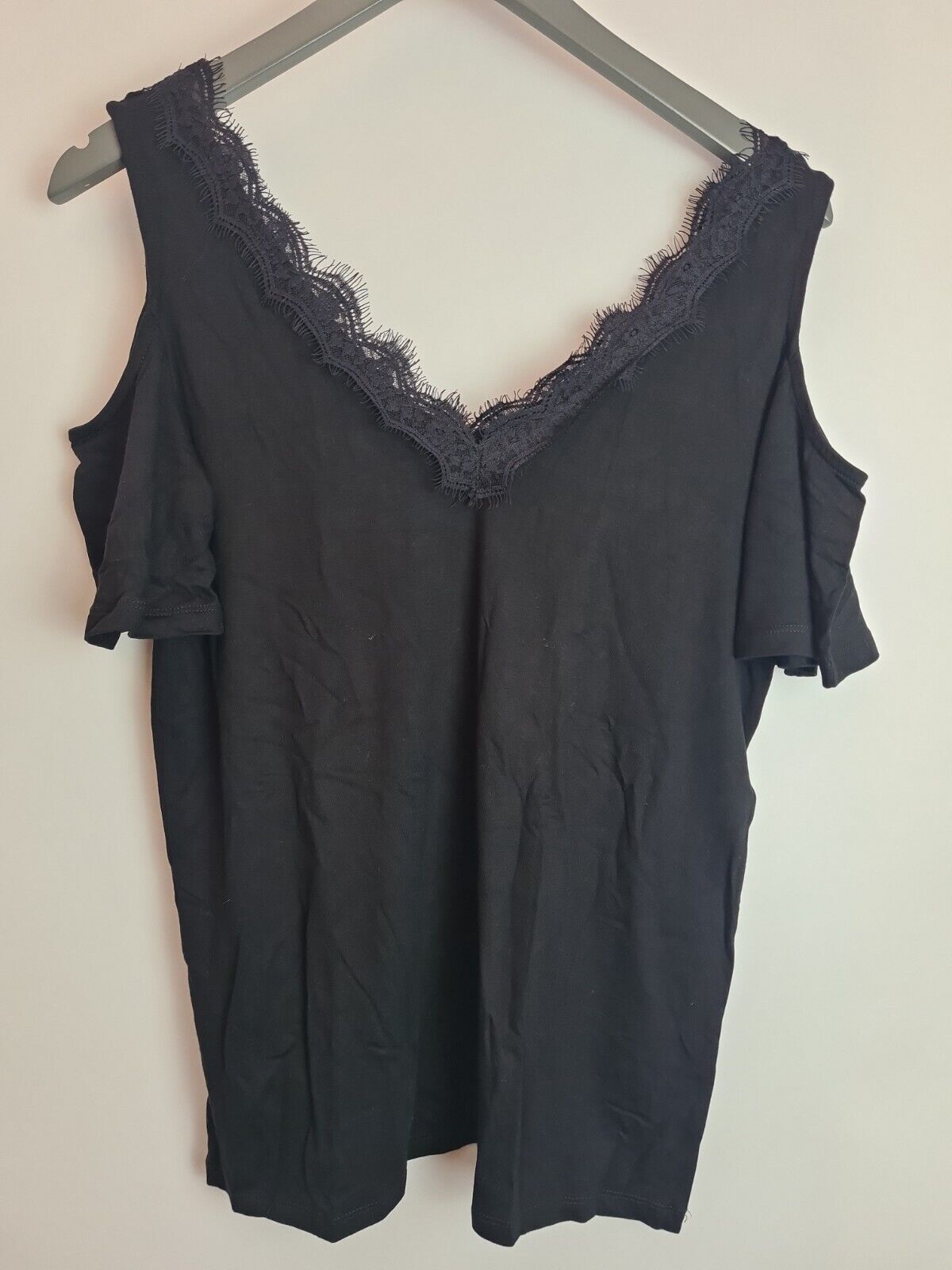 Womens Lace Neckline Black Cold Shoulder Top Size 10 **** V349