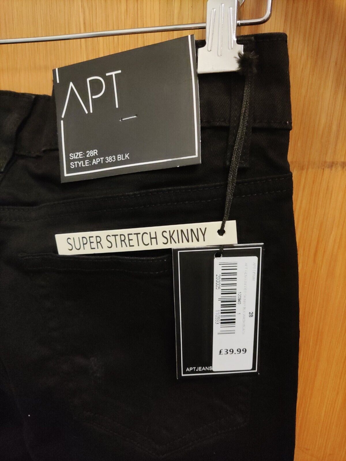 Apt Black Jeans. 28R. Men's Rip Details. Ref R4