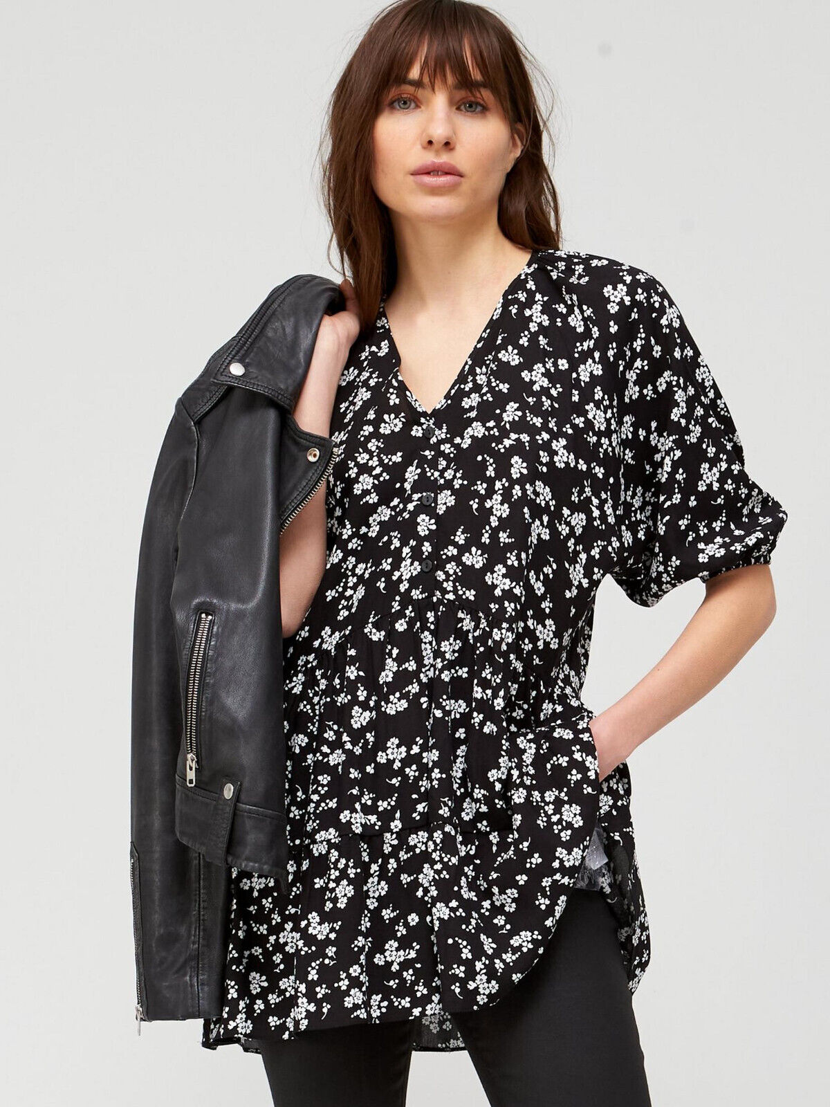 Tiered Printed Longline Shirt - Floral Print Black. UK 14. ****V373