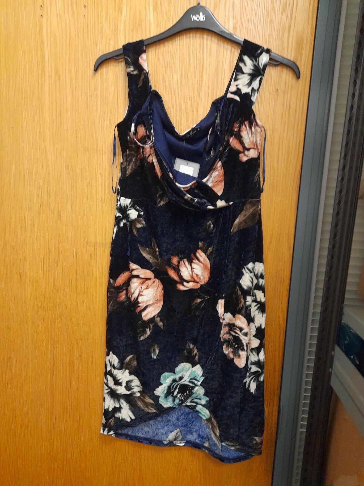 Be Jealous Cut Out Shoulder Midi Dress. Navy Floral. Size 16. New ref MW5