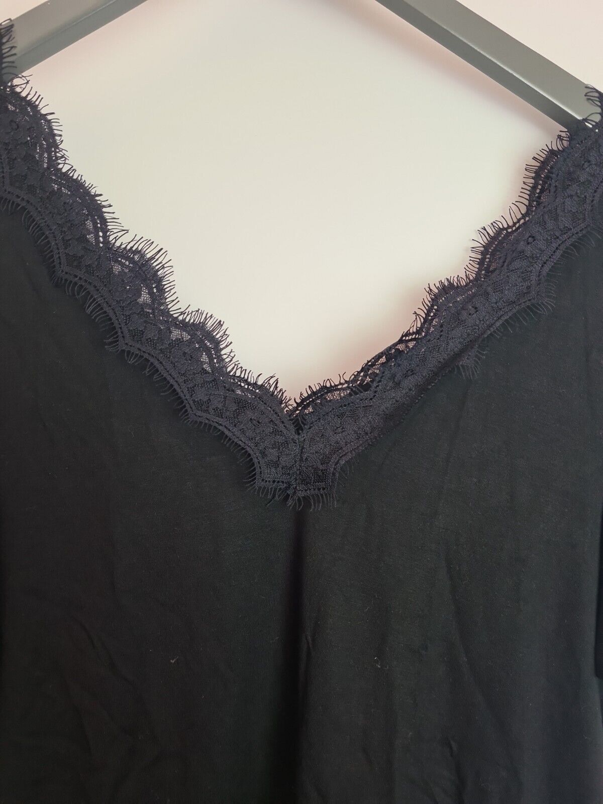 Womens Lace Neckline Black Cold Shoulder Top Size 10 **** V349