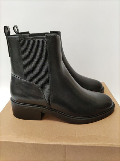 Flat Chelsea Boot - Black. UK 6. VS3