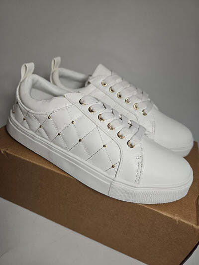 Everyday Womens Quilted White Stud Trainer Size 4 **** VS3