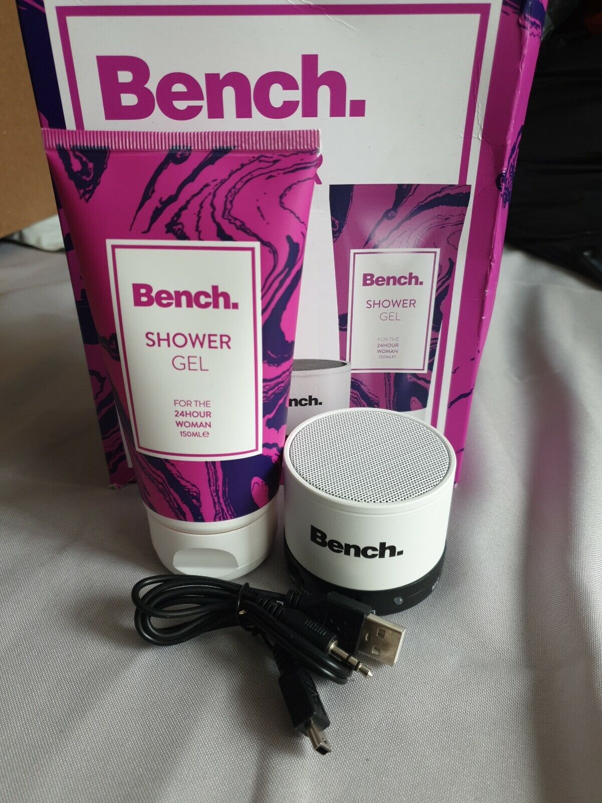 bnib bench shower gel and bluetooth speaker set Ref mx5