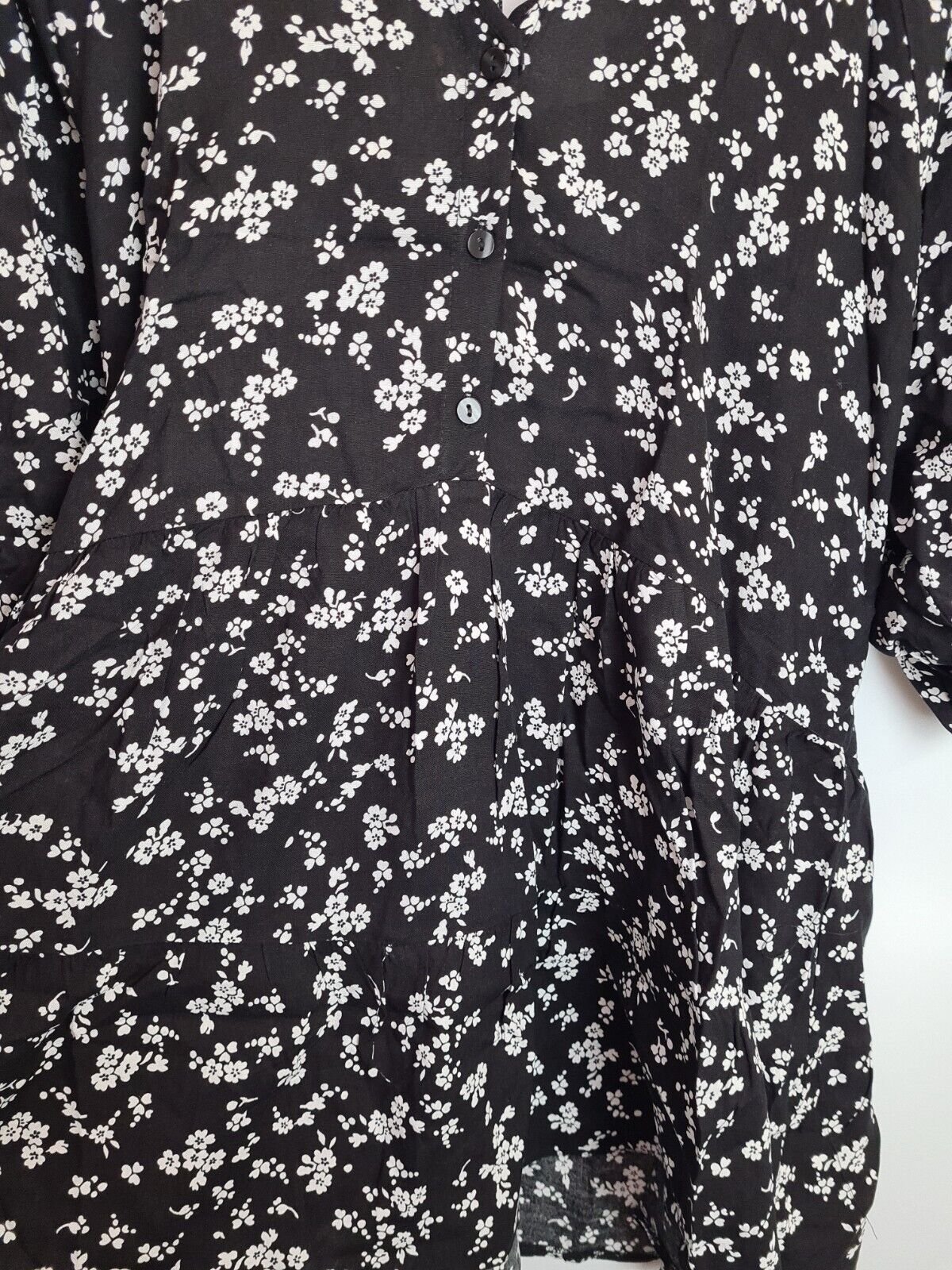 Black Floral Print Tiered Longline Shirt - Mono Print Size 10 **** V481