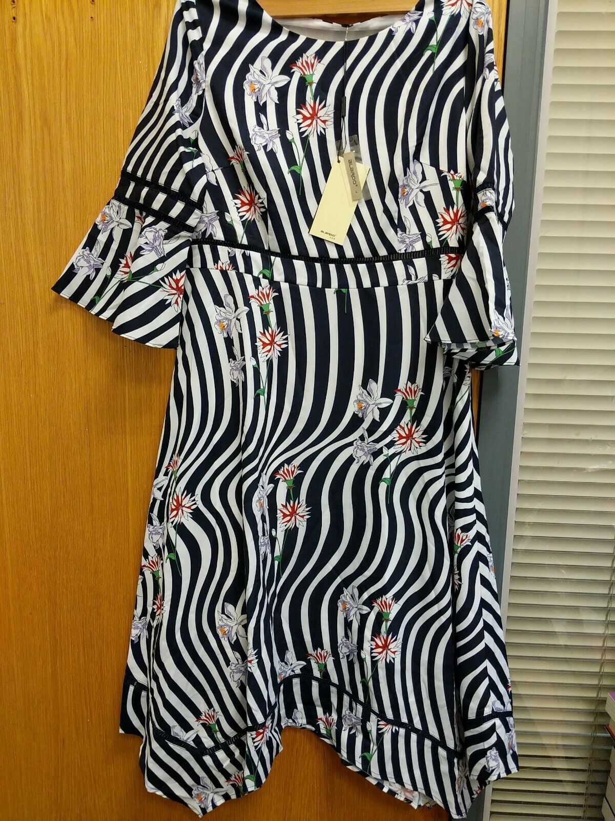 Alaroo Ladies Size Large Polyester Floral Design Dress Ref HV10