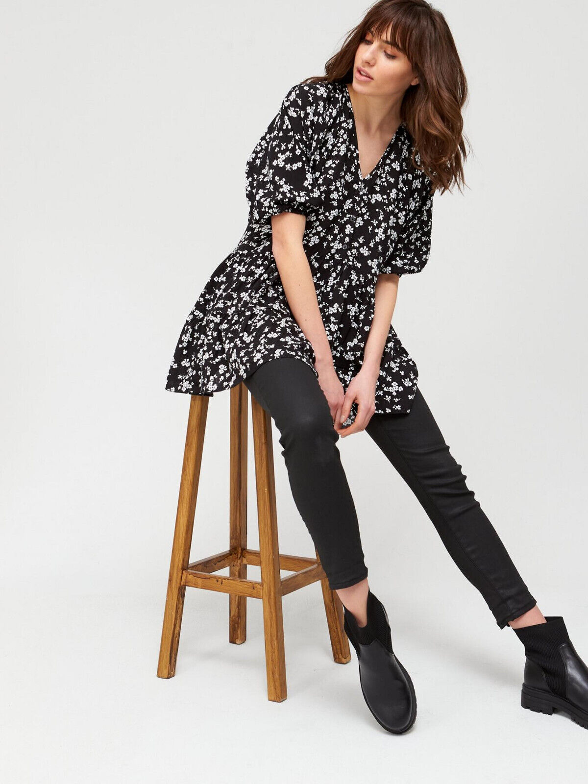 Tiered Printed Longline Shirt - Floral Print Black. UK 10. ****V428