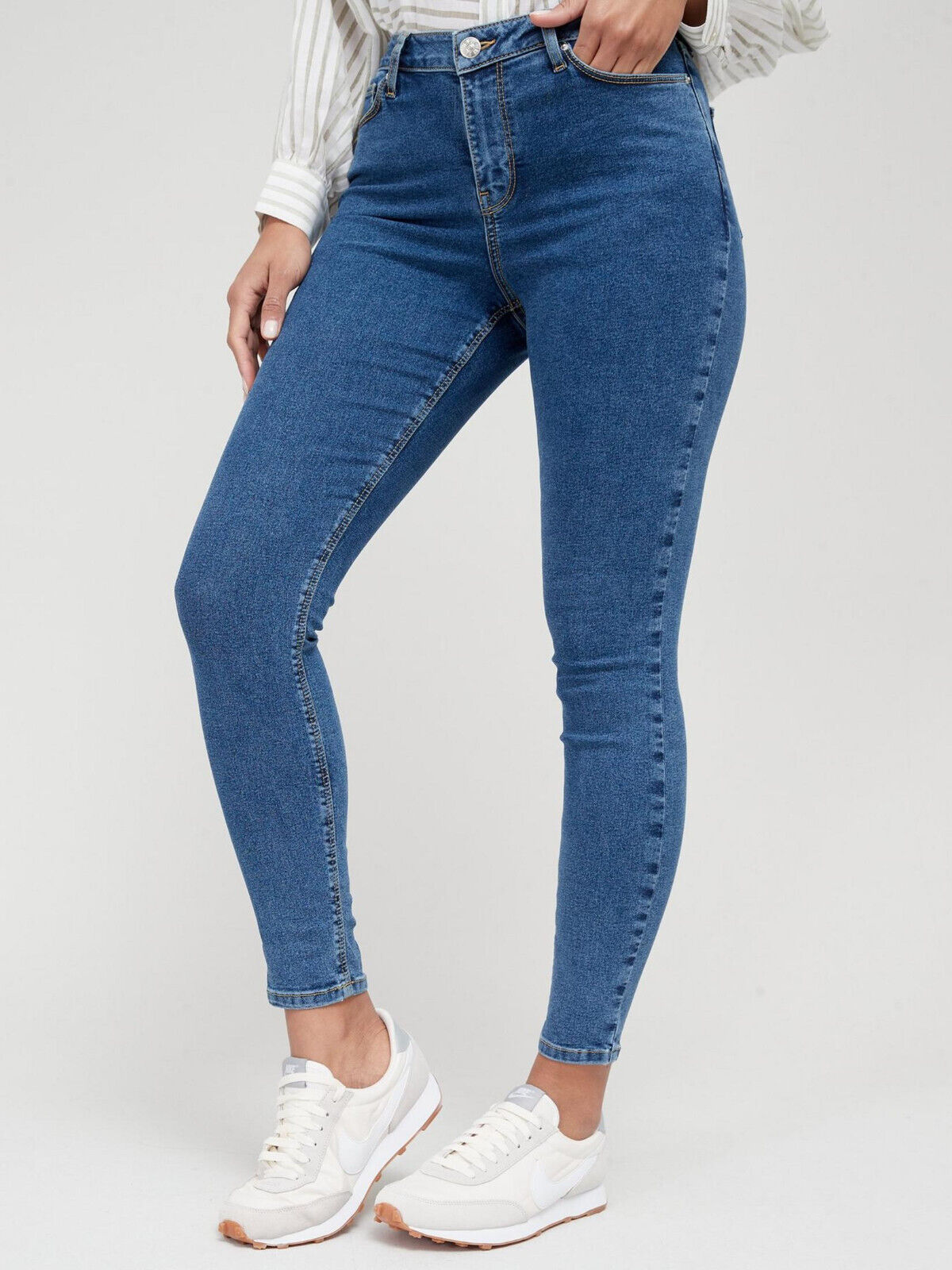 Womens Mid Rise Essential Skinny Jean - Mid Wash. UK10. V507