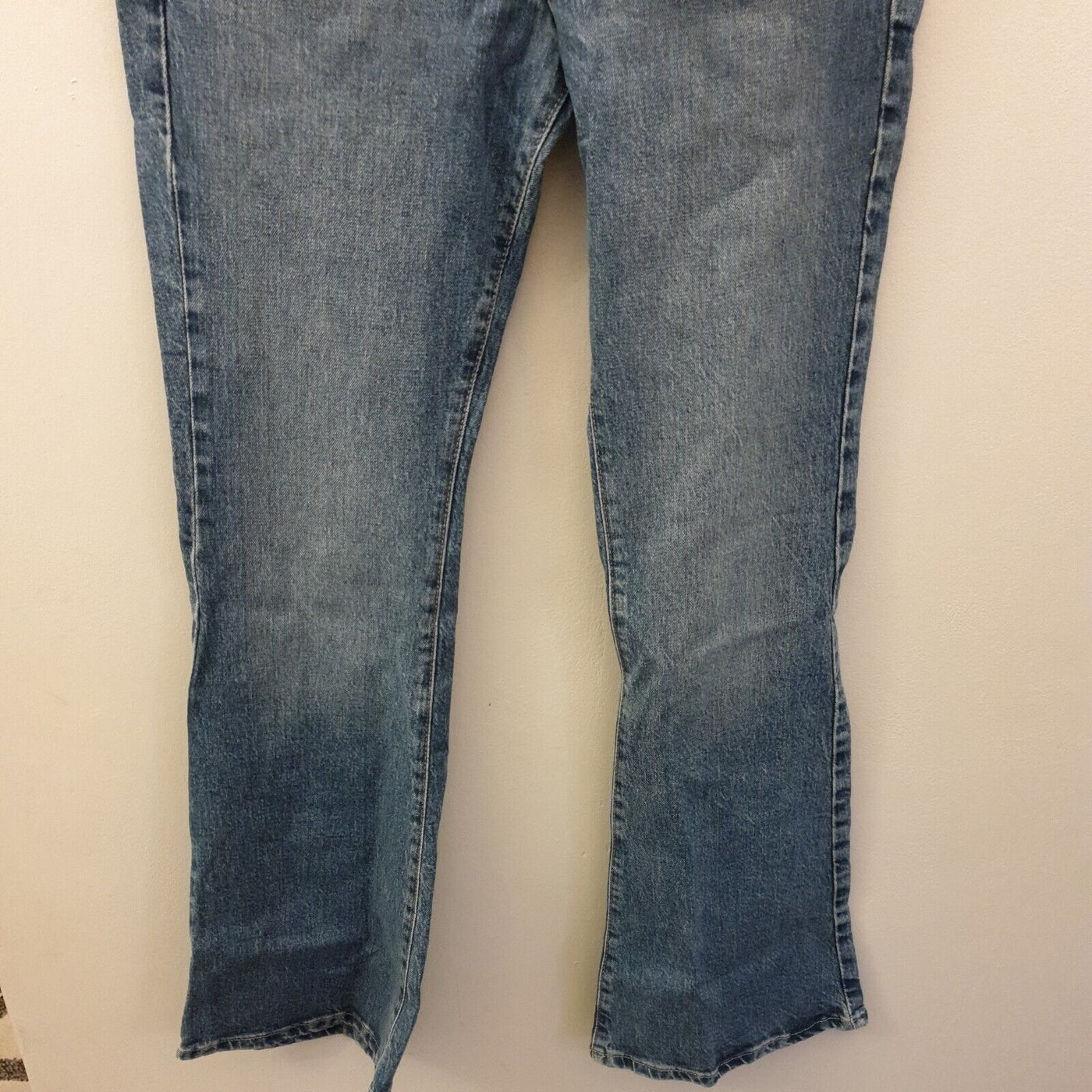 Mid Rise Authentic Flare Jean Mid Wash Uk10****Ref V355