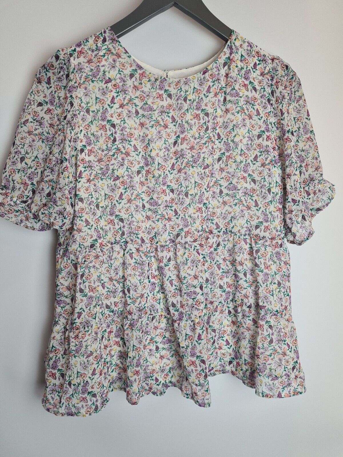 Apricot Floral Ruffle Tiered Top Size 12 **** V80