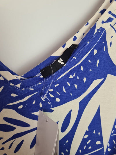 Blue And White Leaf Design Sleeveless V Neck Dress Size 16 **** V245