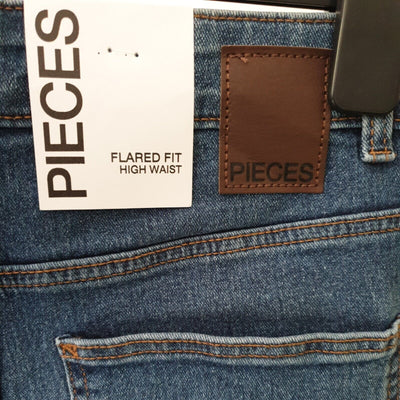 Pieces Flared Fit High Waist Jeans. Size Large ****Ref V476