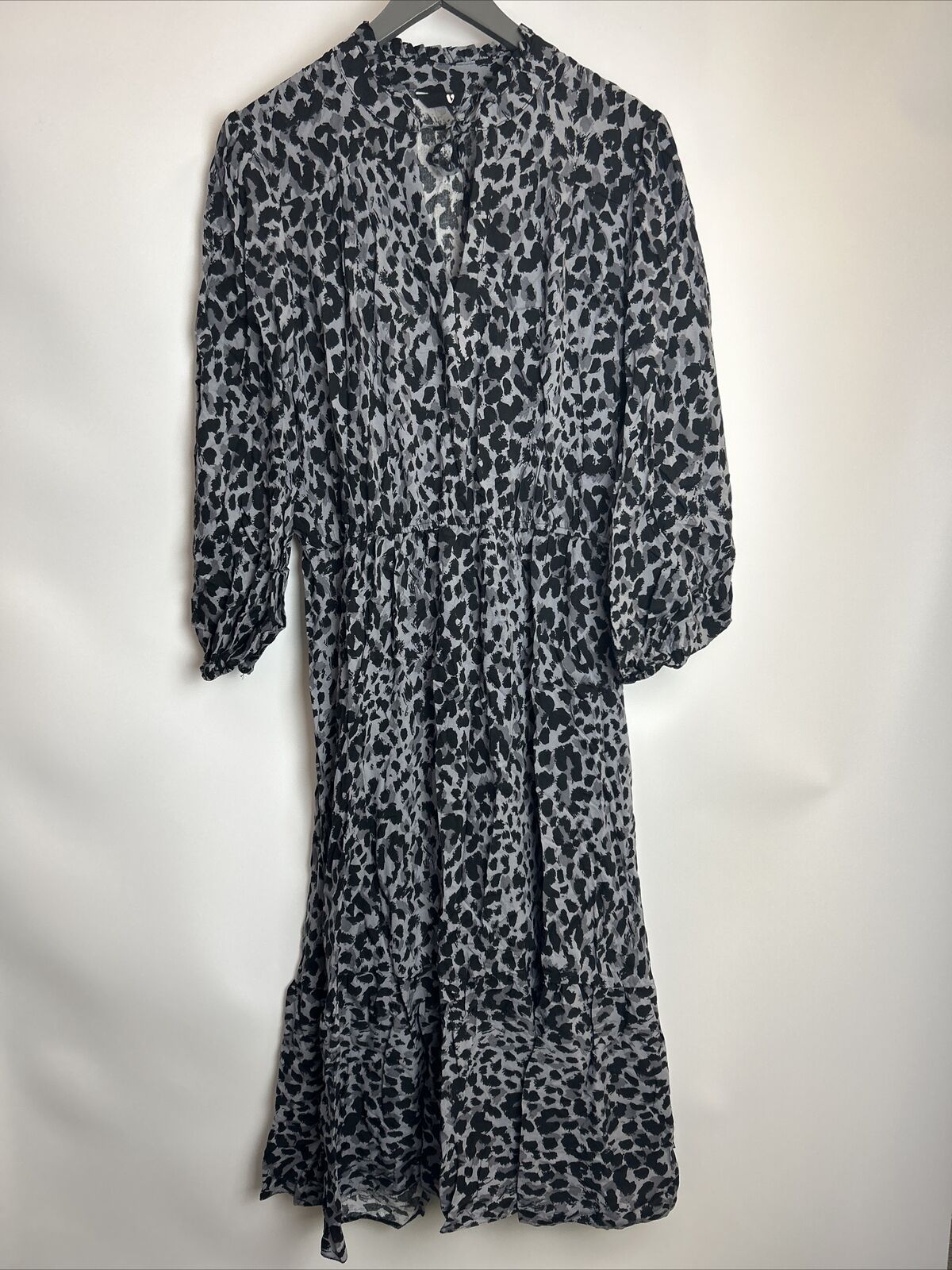 Womens Animal Print Dress - Grey. UK 12 **** Ref V349