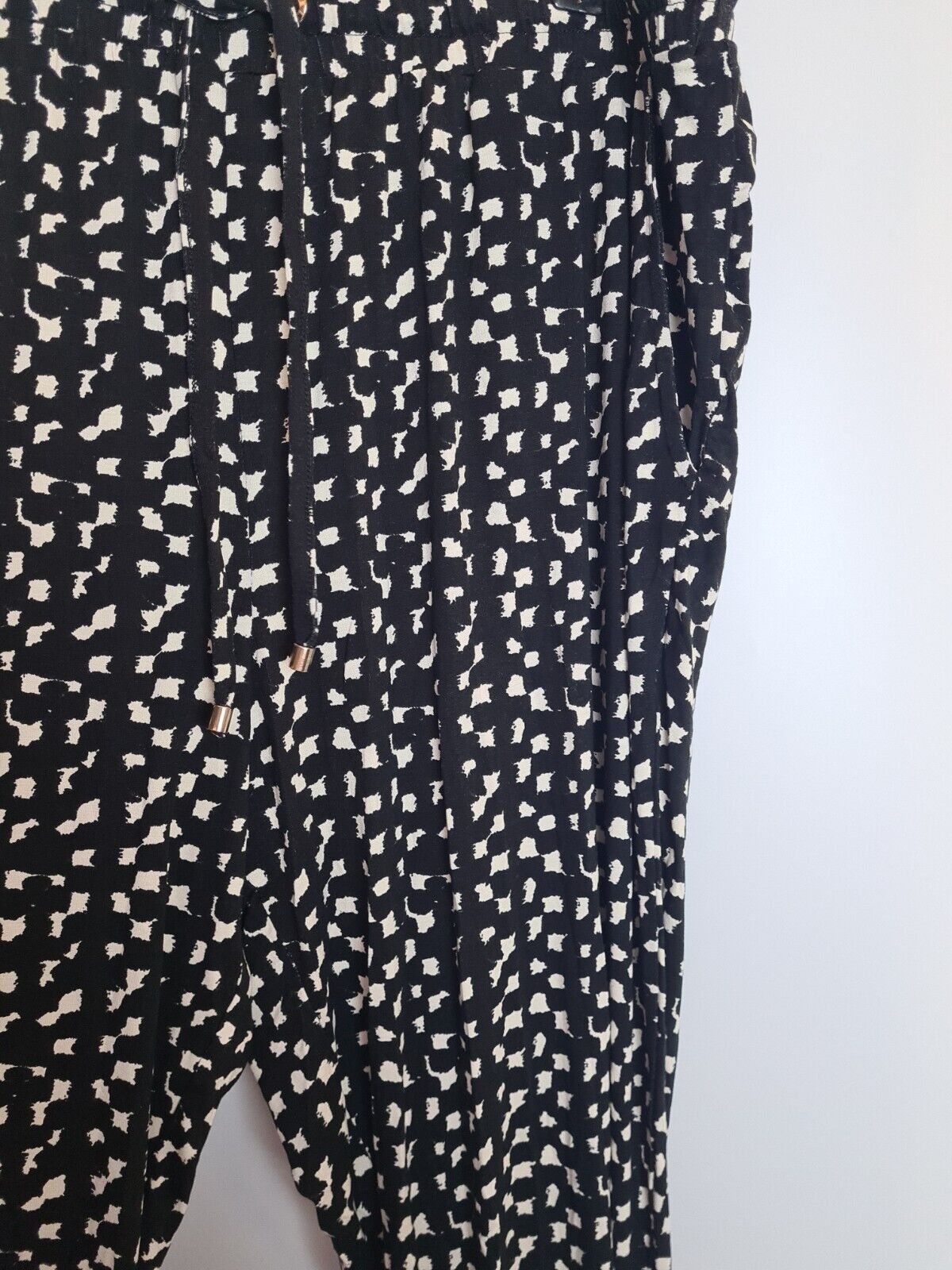 Black And White Pattern Trousers Size 18 **** V231