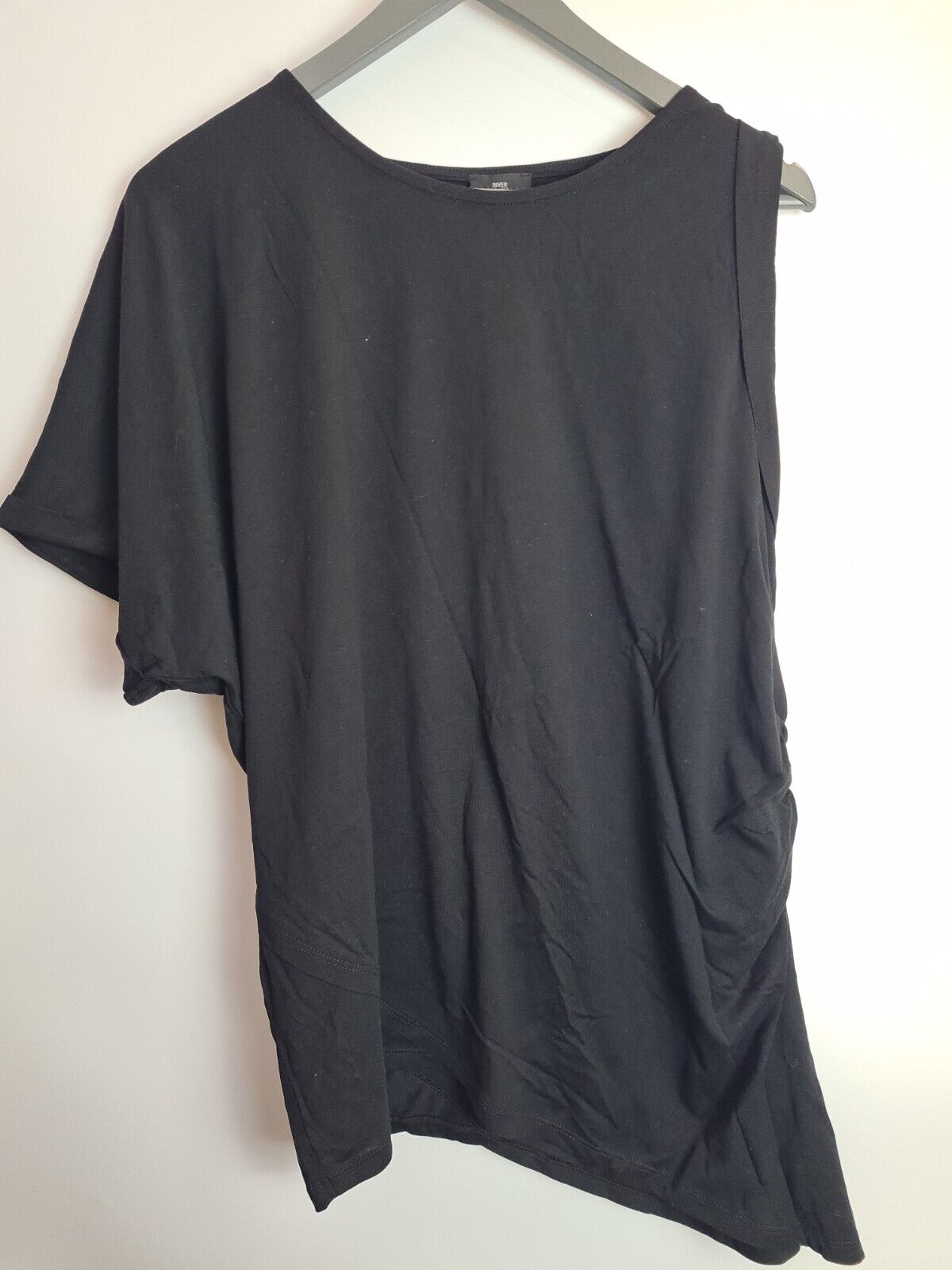 River Island Plus Black Asymmetric T-Shirt Size 18 **** V227