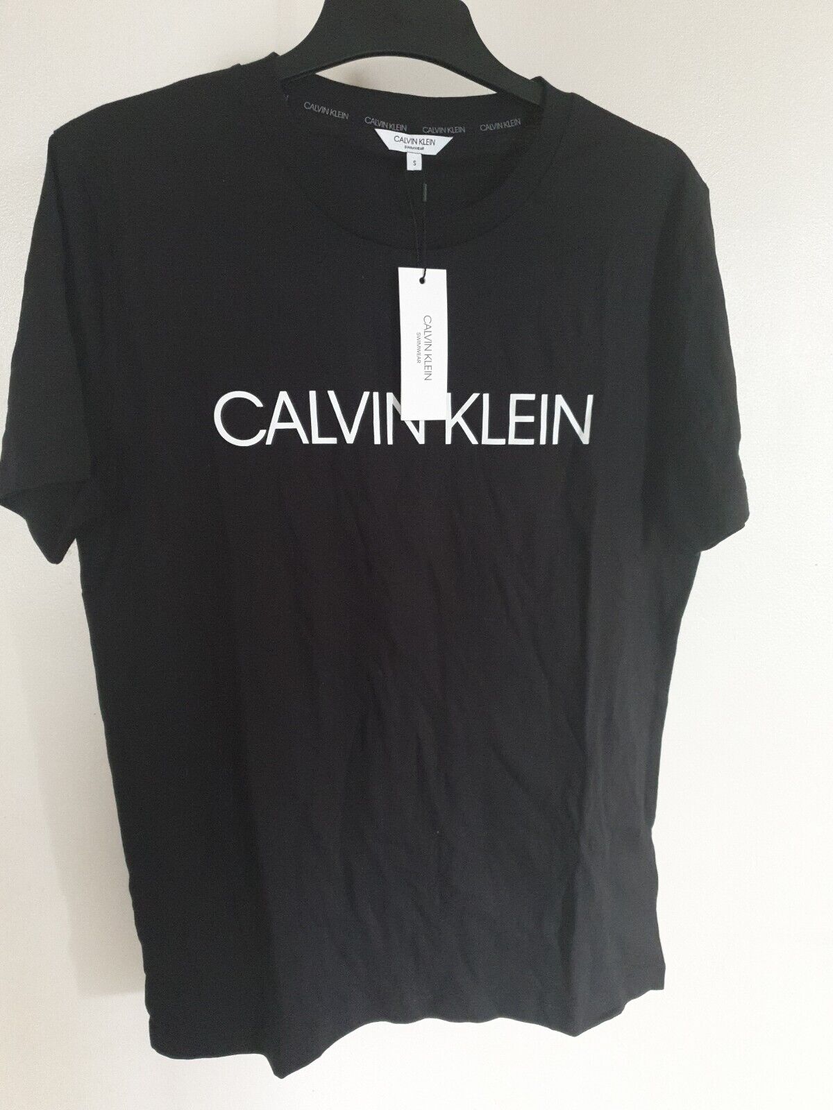 calvin klein Linear Logo Tshirt Size S Black RefA23