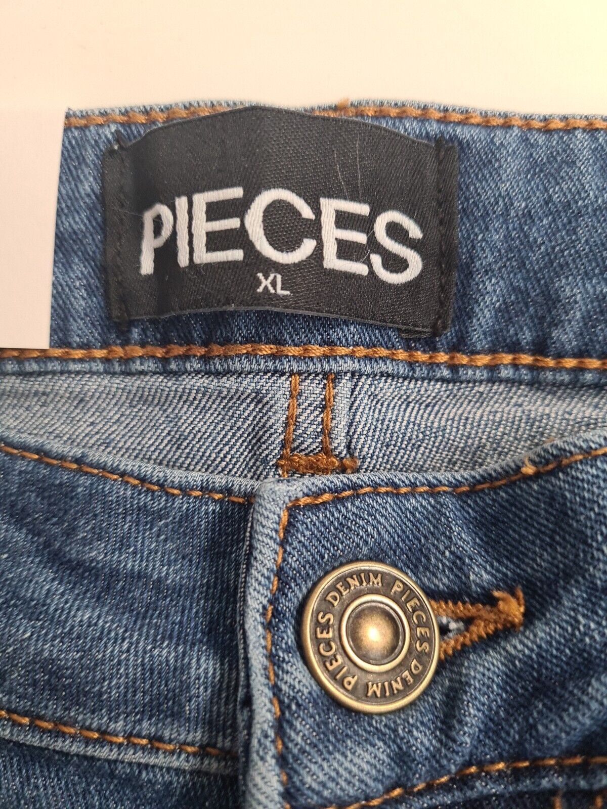 Pieces Flared Fit High Waist Jeans Size XL ****Ref V520