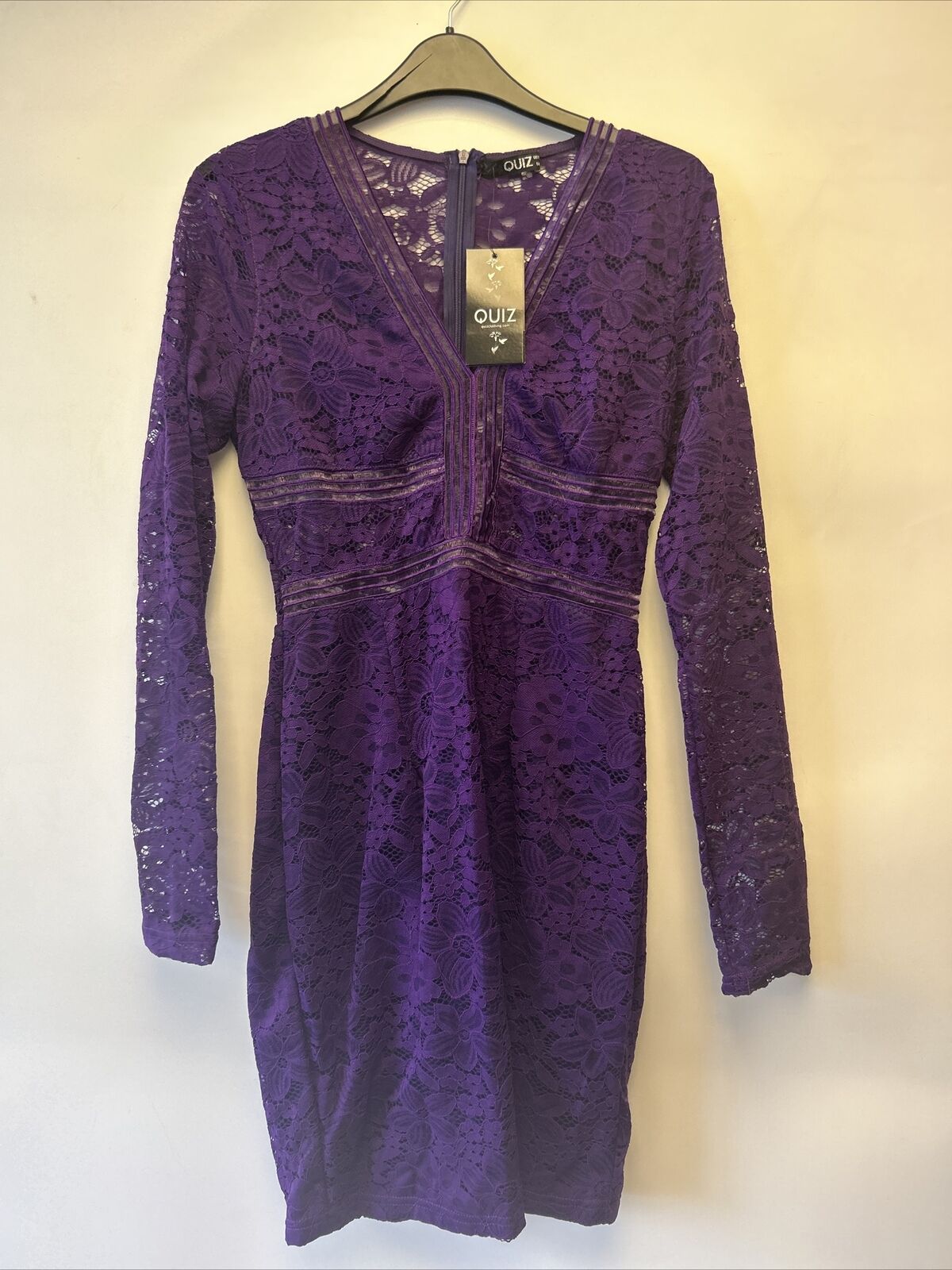 Quiz Lace Long Sleeve V Front MD Dress - Purple. UK 12 **** HV15